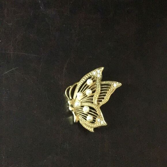 Vintage, gold tone and pearl like beautiful butterfly - Picture 1 of 5